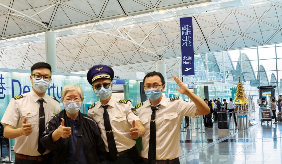 職員化身成為機師與院友一同準備登機！